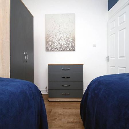 Holiday House For 7 Guests, Free Wi-Fi & Self Check-In Explore Newport Villa Eksteriør bilde