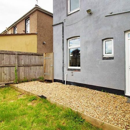 Holiday House For 7 Guests, Free Wi-Fi & Self Check-In Explore Newport Villa Eksteriør bilde