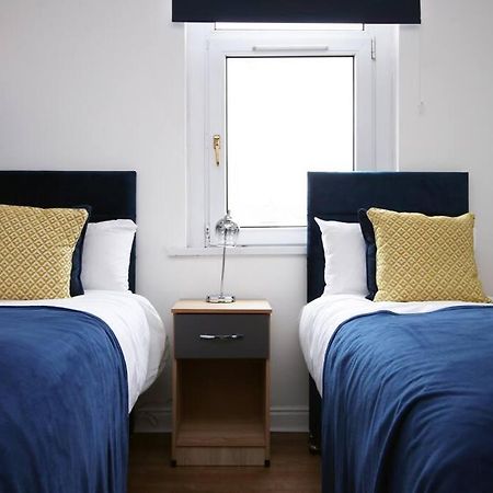 Holiday House For 7 Guests, Free Wi-Fi & Self Check-In Explore Newport Villa Eksteriør bilde