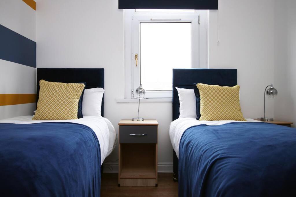 Holiday House For 7 Guests, Free Wi-Fi & Self Check-In Explore Newport Villa Eksteriør bilde