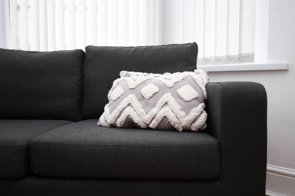 Holiday House For 7 Guests, Free Wi-Fi & Self Check-In Explore Newport Villa Eksteriør bilde