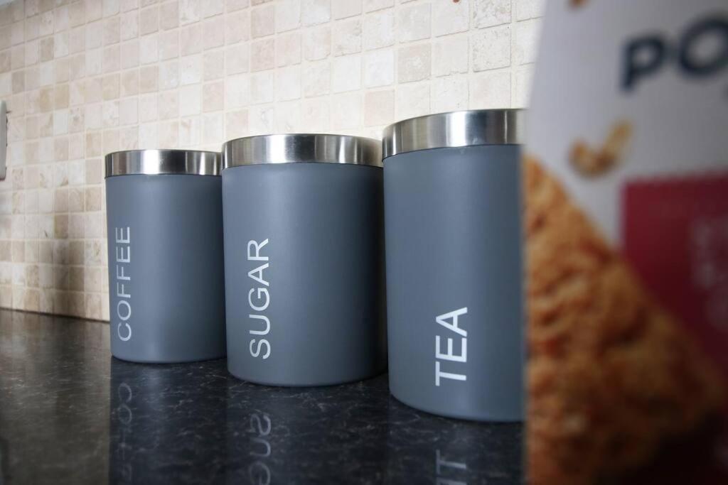 Holiday House For 7 Guests, Free Wi-Fi & Self Check-In Explore Newport Villa Eksteriør bilde