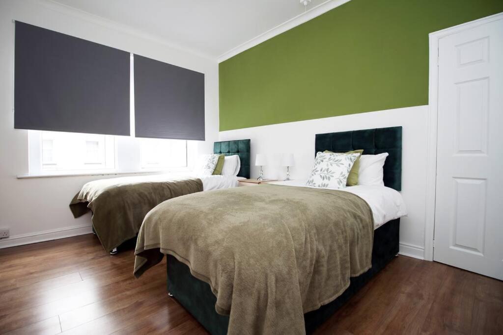 Holiday House For 7 Guests, Free Wi-Fi & Self Check-In Explore Newport Villa Eksteriør bilde
