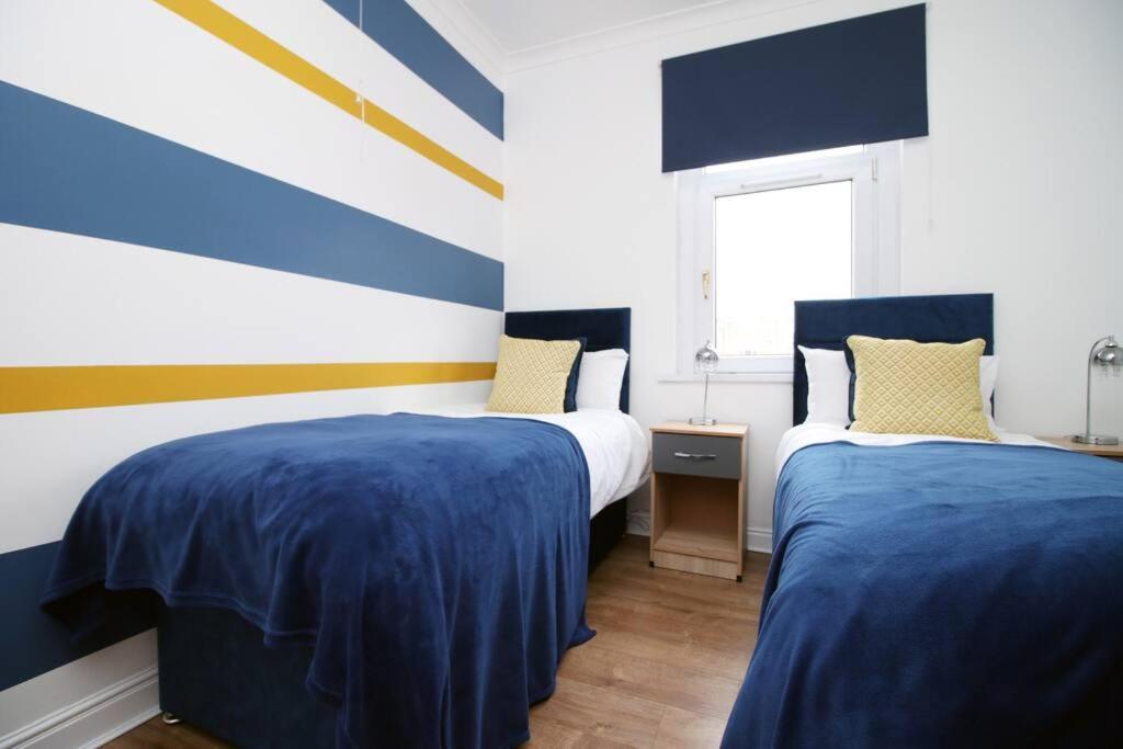 Holiday House For 7 Guests, Free Wi-Fi & Self Check-In Explore Newport Villa Eksteriør bilde